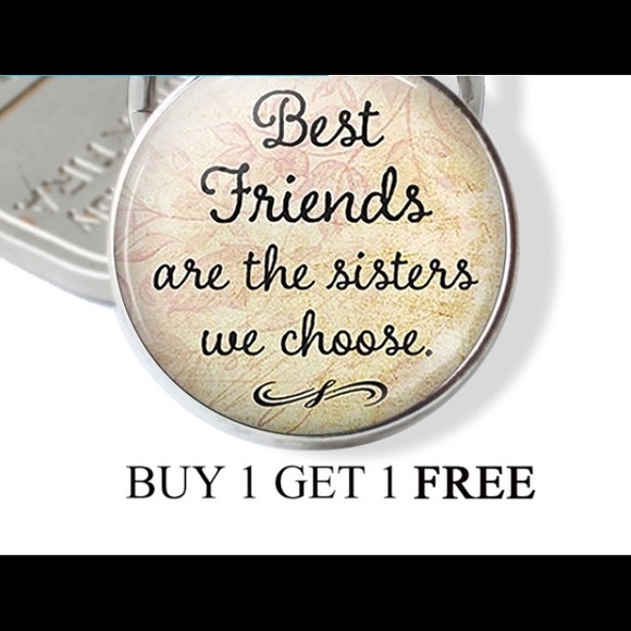 Best Friends Keychain 👭👩‍❤️‍💋‍👩 - Picture 2 of 7
